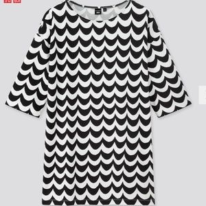 Marimekko and Uniqlo collab black & white ¾ sleeve tunic NWT